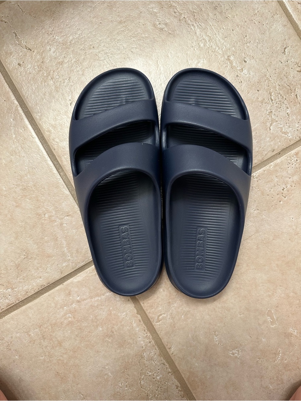 Like new Bombas Women’s Friday Slide in Deep Navy - size 8
